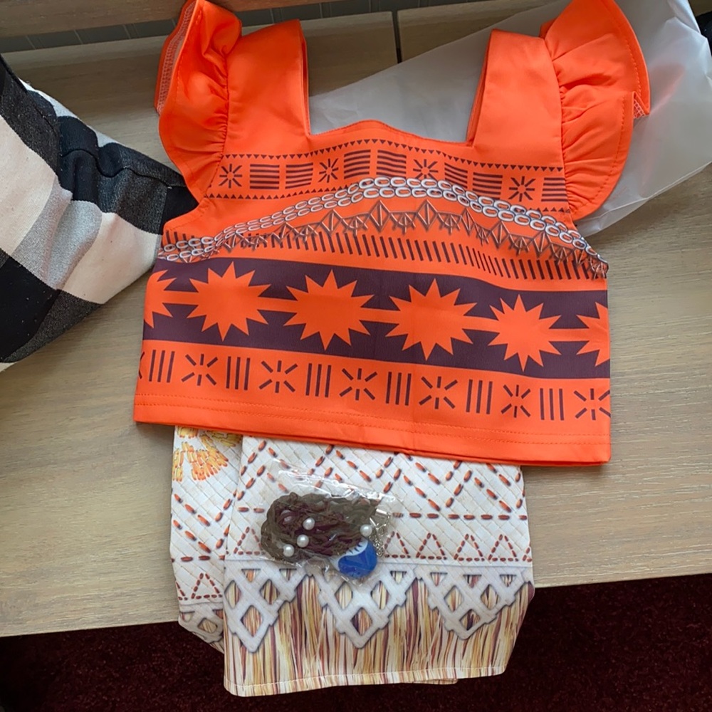 Brand new Disney Moana costume size 6 girls